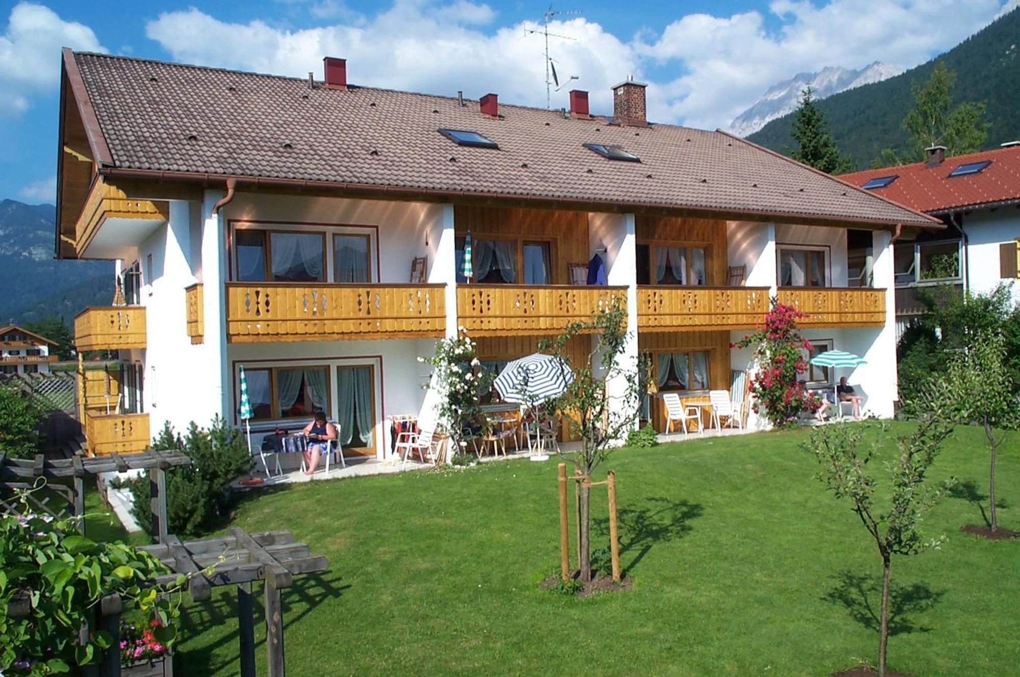 Ferienapartmenthaus Hubertushof Mittenwald Exterior foto